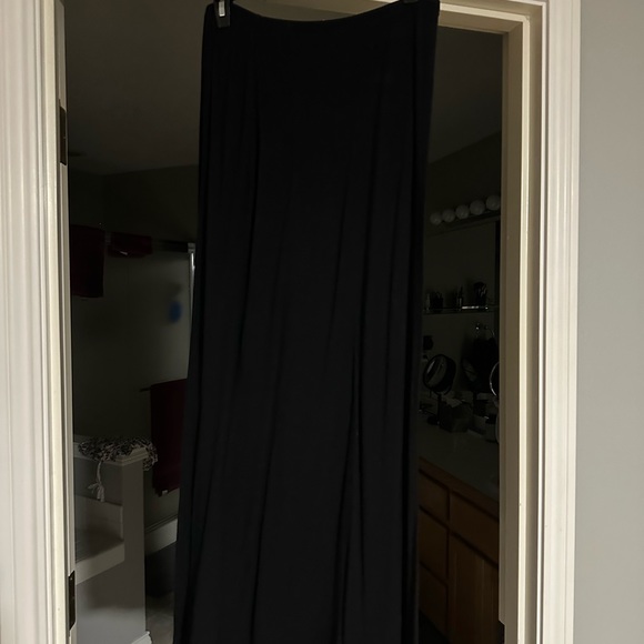 Black slip on maxi skirt - Picture 3 of 3